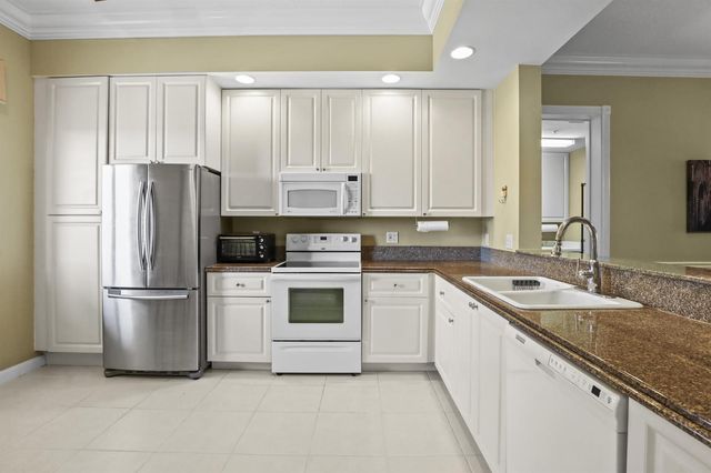 26 Harbour Isle Drive W Ph06, Fort Pierce, FL 34949