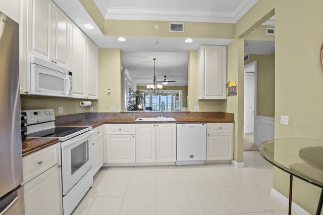 26 Harbour Isle Drive W Ph06, Fort Pierce, FL 34949