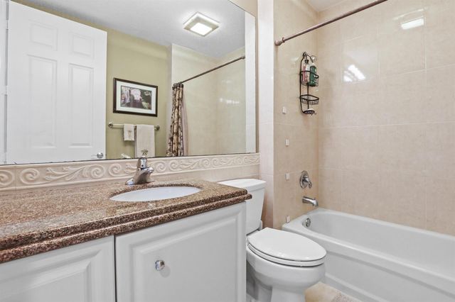 26 Harbour Isle Drive W Ph06, Fort Pierce, FL 34949