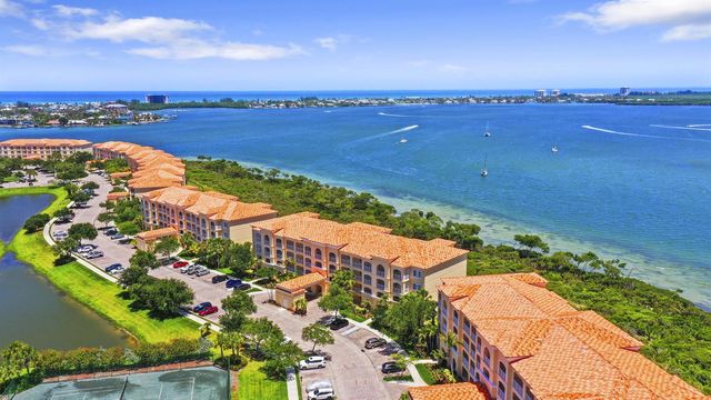 26 Harbour Isle Drive W Ph06, Fort Pierce, FL 34949