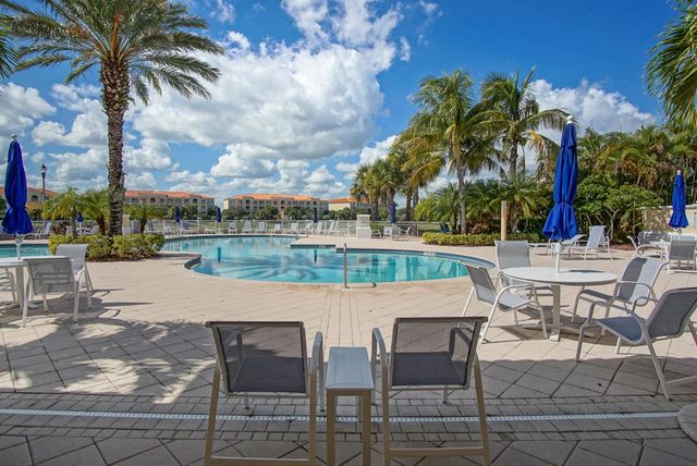 26 Harbour Isle Drive W Ph06, Fort Pierce, FL 34949