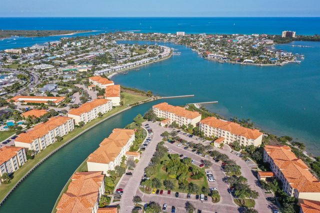26 Harbour Isle Drive W Ph06, Fort Pierce, FL 34949