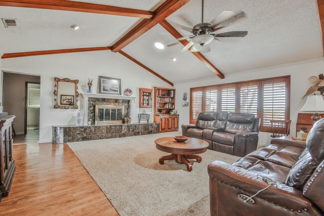 400 N Sherman Avenue, Levelland, TX 79336