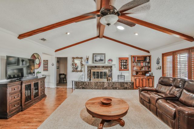 400 N Sherman Avenue, Levelland, TX 79336