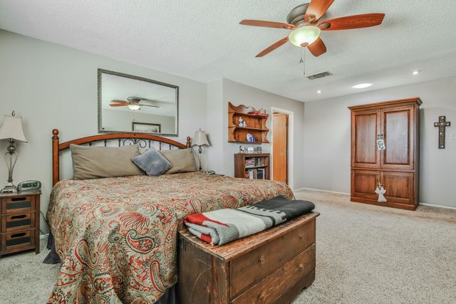 400 N Sherman Avenue, Levelland, TX 79336