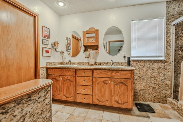 400 N Sherman Avenue, Levelland, TX 79336