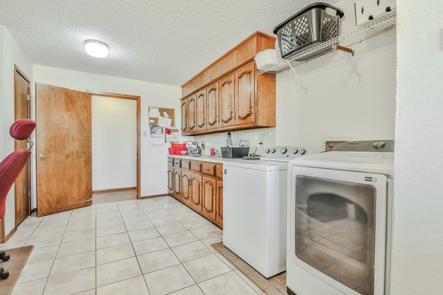 400 N Sherman Avenue, Levelland, TX 79336