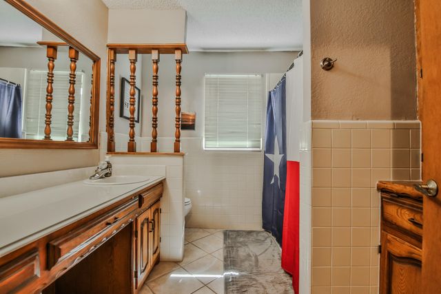 400 N Sherman Avenue, Levelland, TX 79336