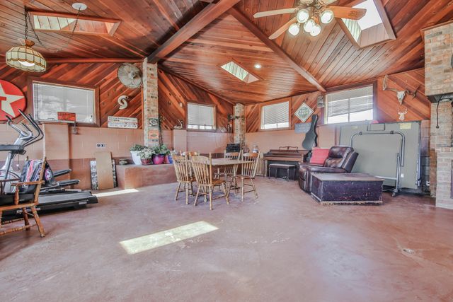 400 N Sherman Avenue, Levelland, TX 79336