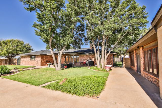 400 N Sherman Avenue, Levelland, TX 79336