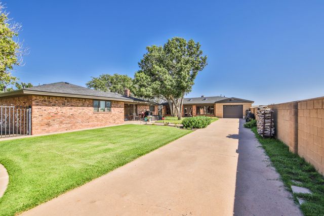 400 N Sherman Avenue, Levelland, TX 79336