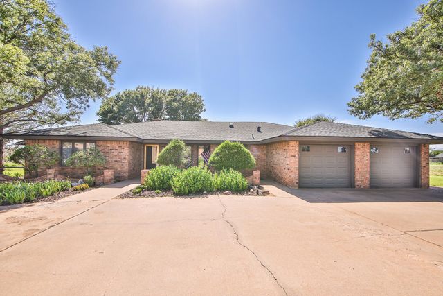 400 N Sherman Avenue, Levelland, TX 79336