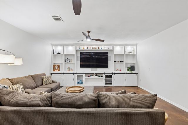 1402 Lakeview Boulevard, Denton, TX 76208