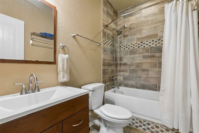 1402 Lakeview Boulevard, Denton, TX 76208