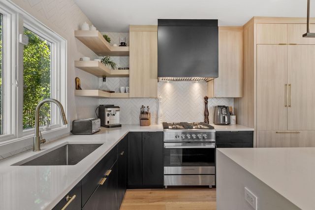 32 Coolidge Ave, Peabody, MA 01960