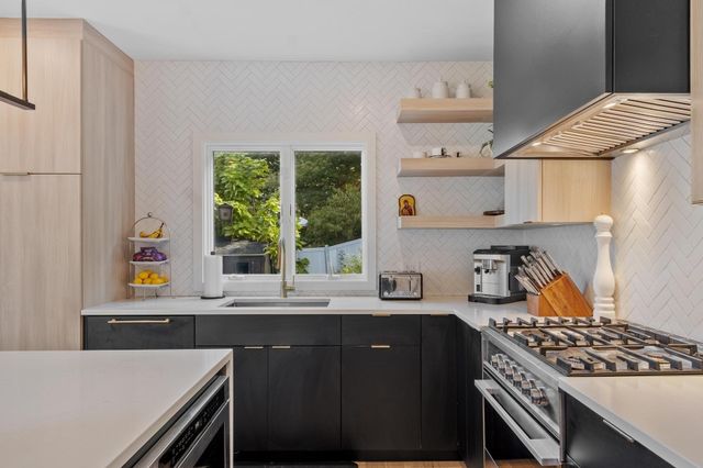 32 Coolidge Ave, Peabody, MA 01960