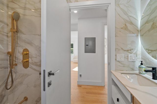 32 Coolidge Ave, Peabody, MA 01960