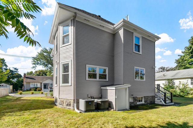 32 Coolidge Ave, Peabody, MA 01960