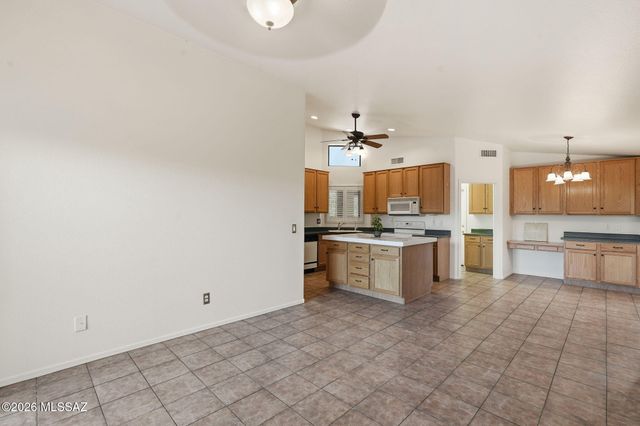 2125 E Cypress Canyon Drive, Green Valley, AZ 85614