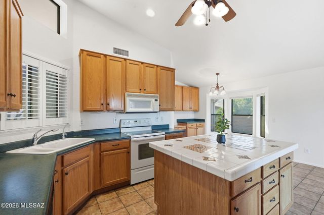 2125 E Cypress Canyon Drive, Green Valley, AZ 85614