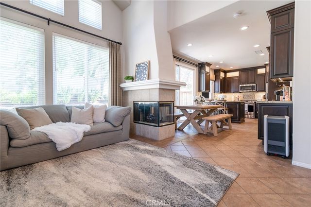 44 Willowbrook Lane, Rancho Santa Margarita, CA 92688