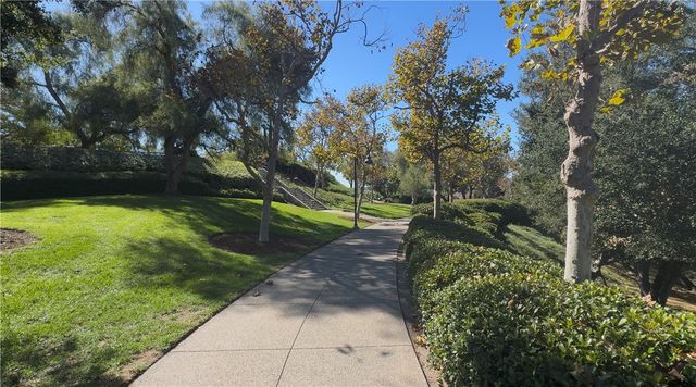 44 Willowbrook Lane, Rancho Santa Margarita, CA 92688
