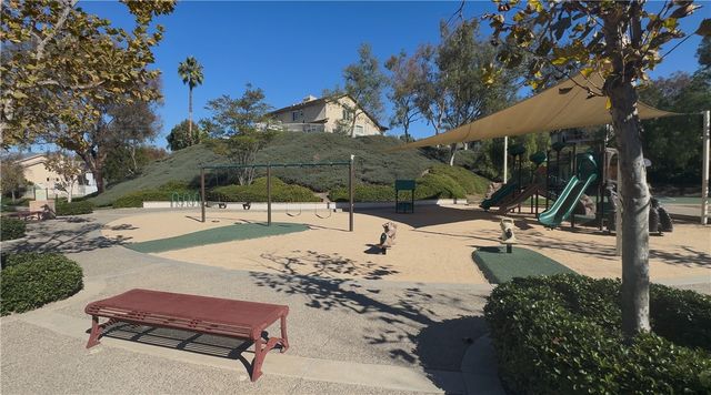 44 Willowbrook Lane, Rancho Santa Margarita, CA 92688