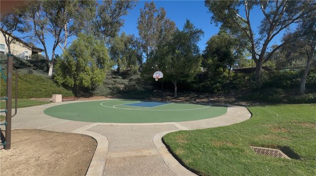 44 Willowbrook Lane, Rancho Santa Margarita, CA 92688