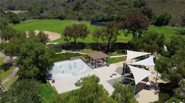 44 Willowbrook Lane, Rancho Santa Margarita, CA 92688