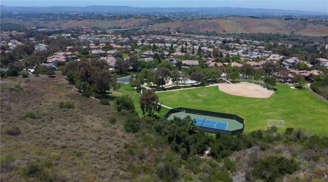 44 Willowbrook Lane, Rancho Santa Margarita, CA 92688