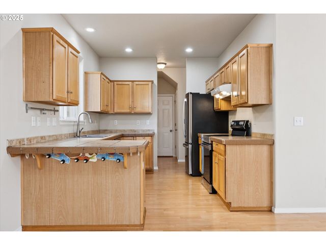 17723 Sw FALLING LEAF Ct, Beaverton, OR 97003