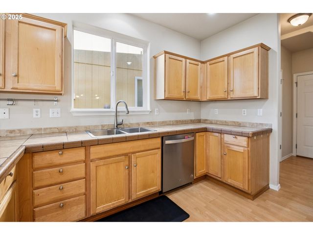 17723 Sw FALLING LEAF Ct, Beaverton, OR 97003