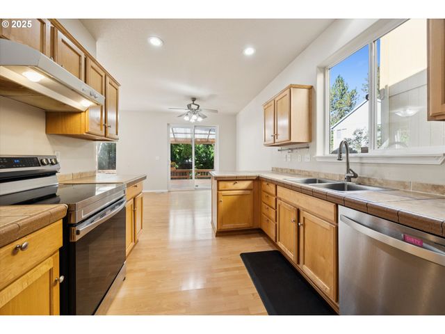 17723 Sw FALLING LEAF Ct, Beaverton, OR 97003