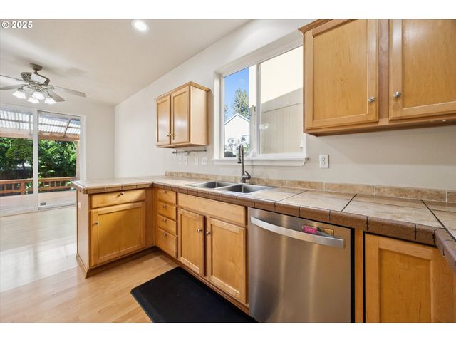 17723 Sw FALLING LEAF Ct, Beaverton, OR 97003