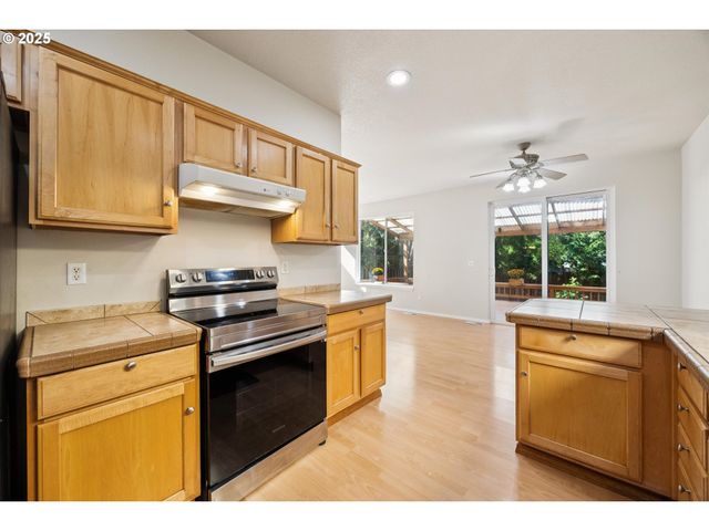 17723 Sw FALLING LEAF Ct, Beaverton, OR 97003