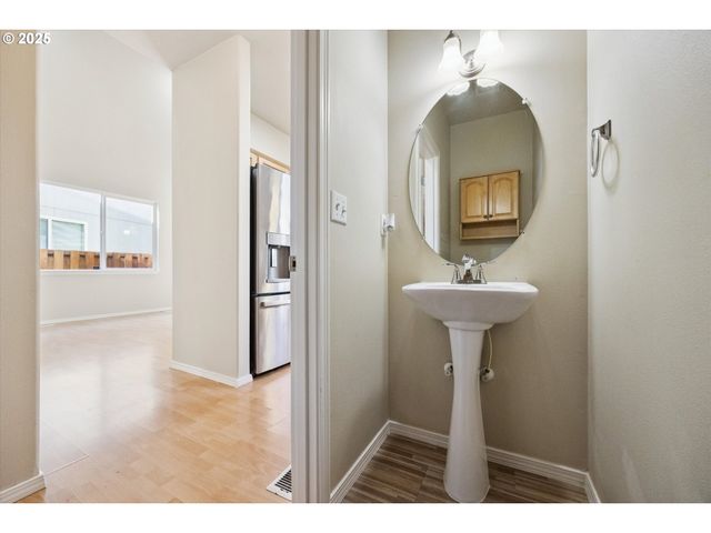 17723 Sw FALLING LEAF Ct, Beaverton, OR 97003