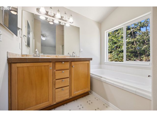 17723 Sw FALLING LEAF Ct, Beaverton, OR 97003