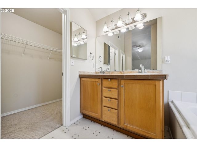 17723 Sw FALLING LEAF Ct, Beaverton, OR 97003