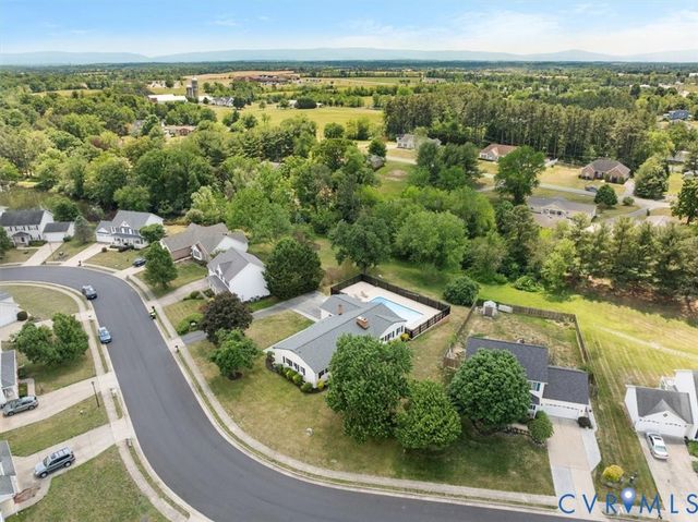 110 Grindstone Dr, Winchester, VA 22602