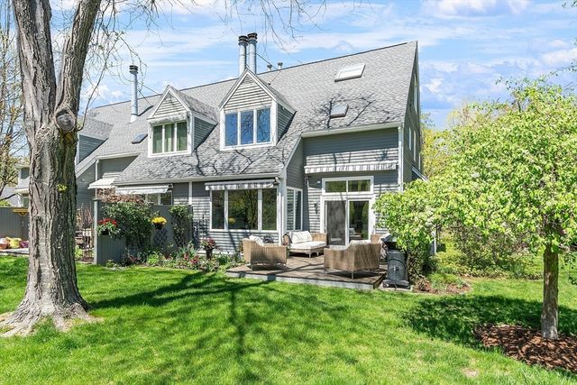 4 Greenfield Ln 4, Concord, MA 01742