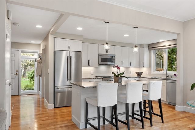 4 Greenfield Ln 4, Concord, MA 01742