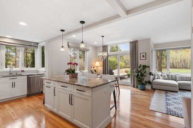 4 Greenfield Ln 4, Concord, MA 01742