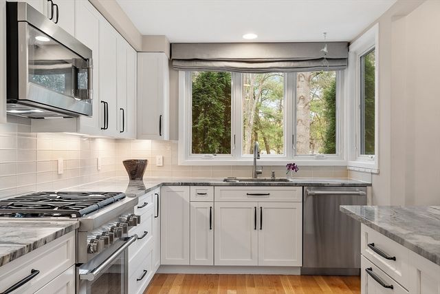 4 Greenfield Ln 4, Concord, MA 01742