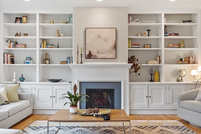 4 Greenfield Ln 4, Concord, MA 01742