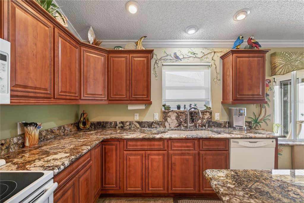 Image 16 of property listing at 1116 ELIZABETH COURT, The Villages, FL 32162