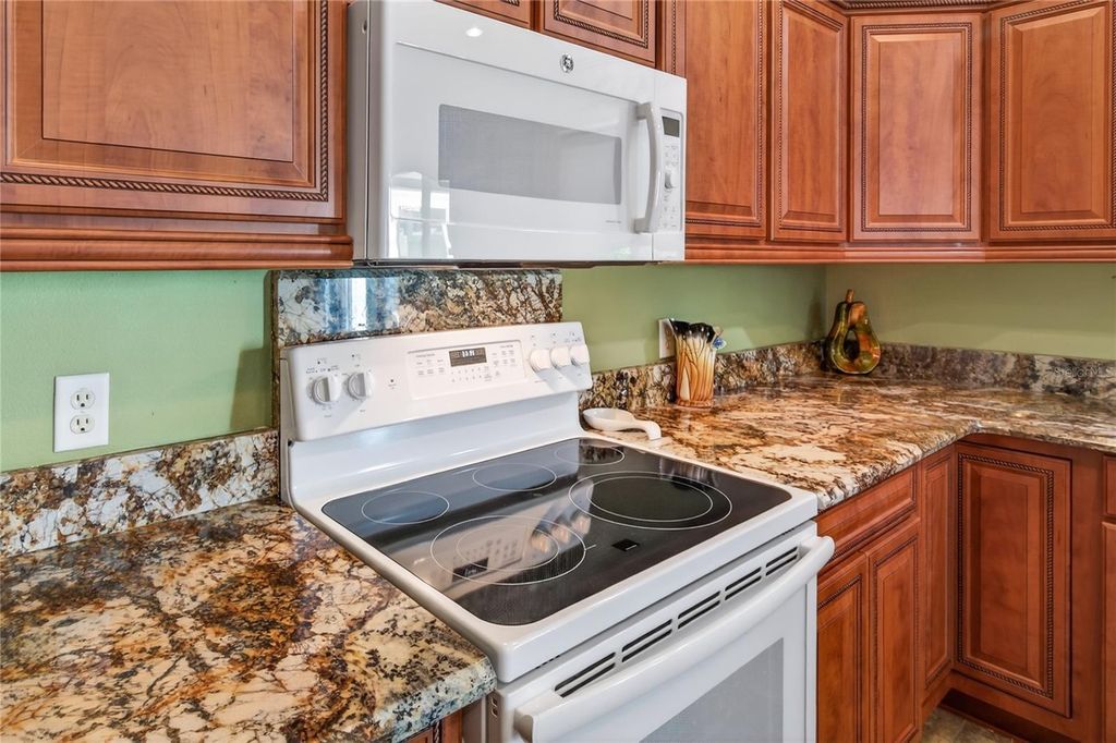 Image 17 of property listing at 1116 ELIZABETH COURT, The Villages, FL 32162