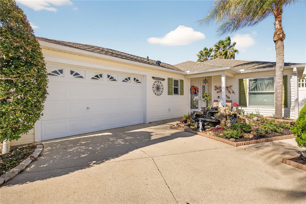 Image 3 of property listing at 1116 ELIZABETH COURT, The Villages, FL 32162