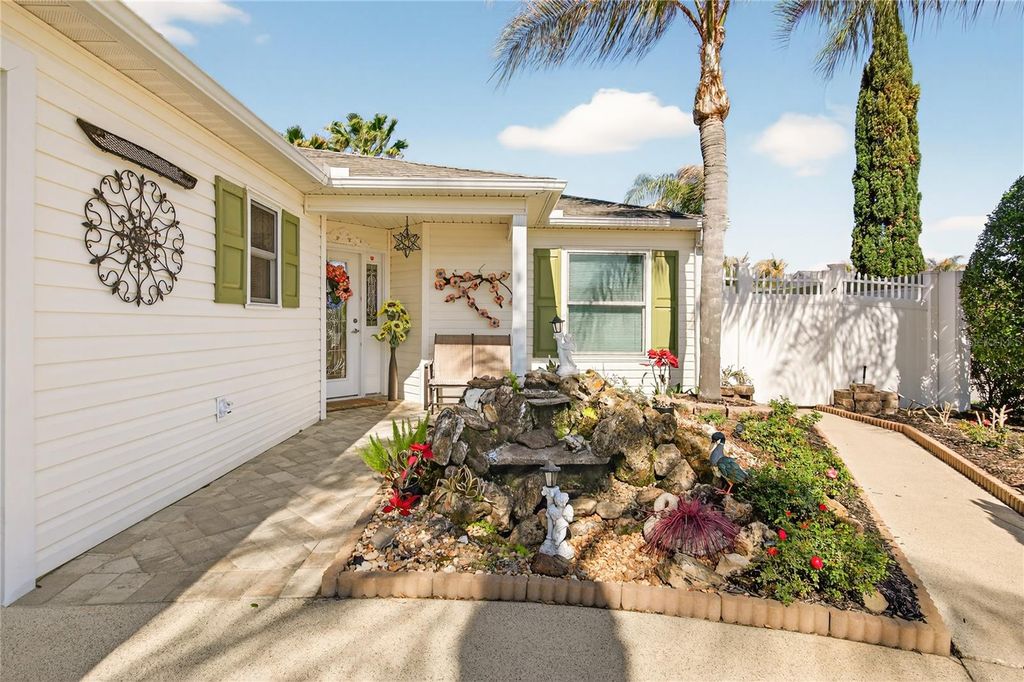 Image 4 of property listing at 1116 ELIZABETH COURT, The Villages, FL 32162