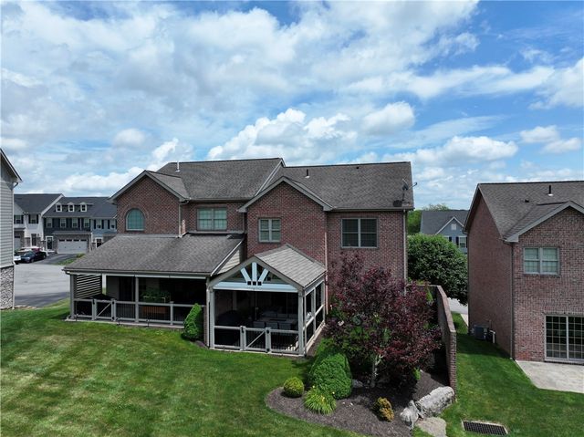 2000 St Andrews Ct, Penn Twp, PA 15644