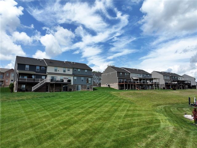 2000 St Andrews Ct, Penn Twp, PA 15644